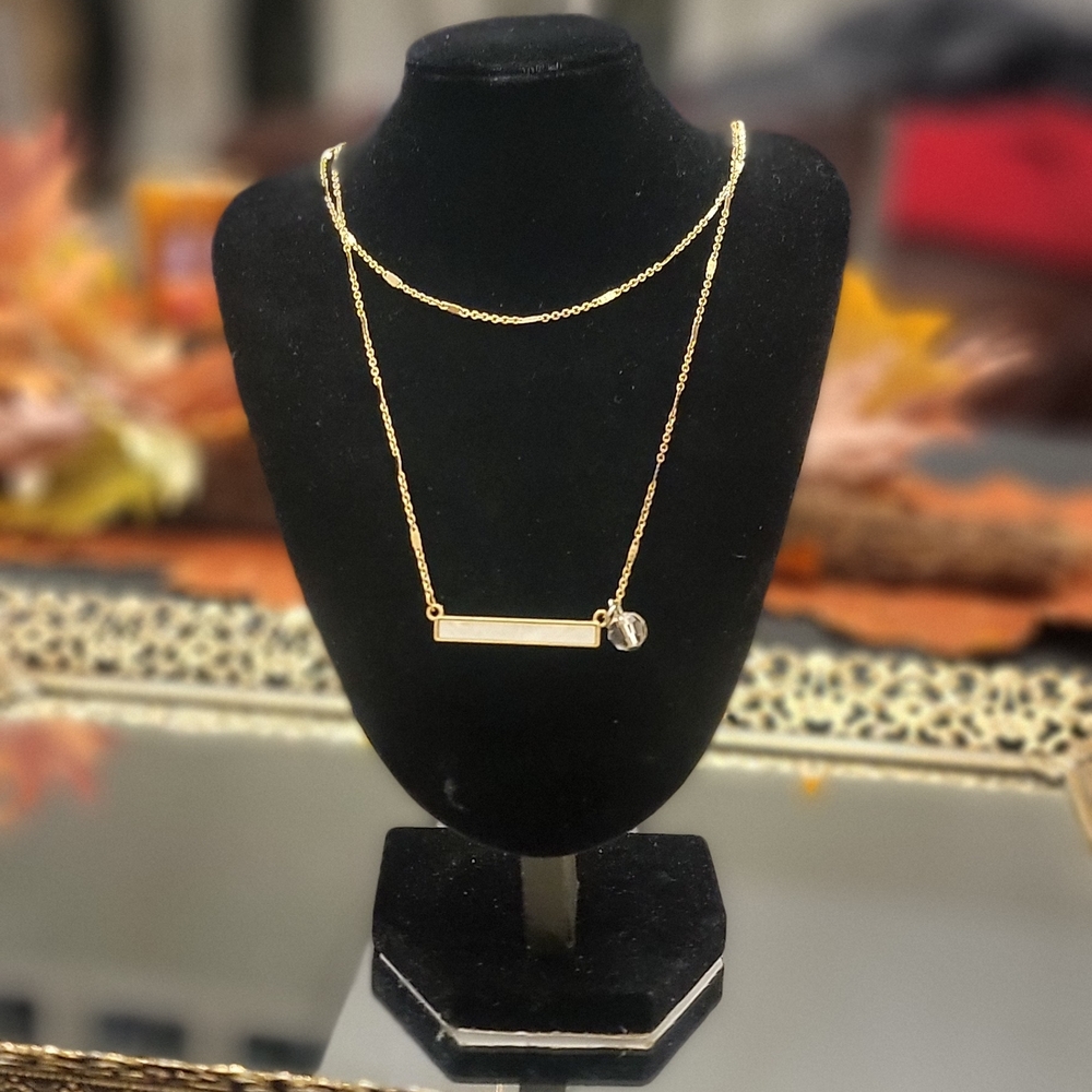 Elegant Gold Necklace with Bar Pendant